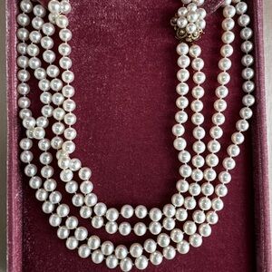 Elegant Pearl Necklace with Gold Clasp